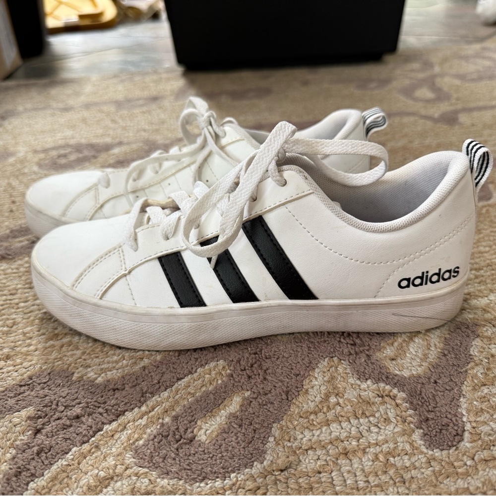 Adidas Sneakers
